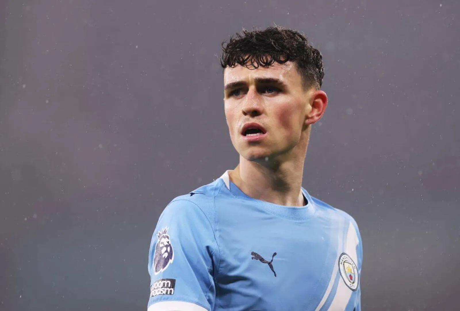 Image of Phil Foden playing for Manchester City from the chest up